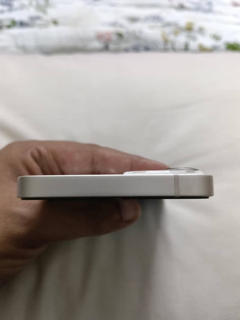 Apple iPhone 13 4