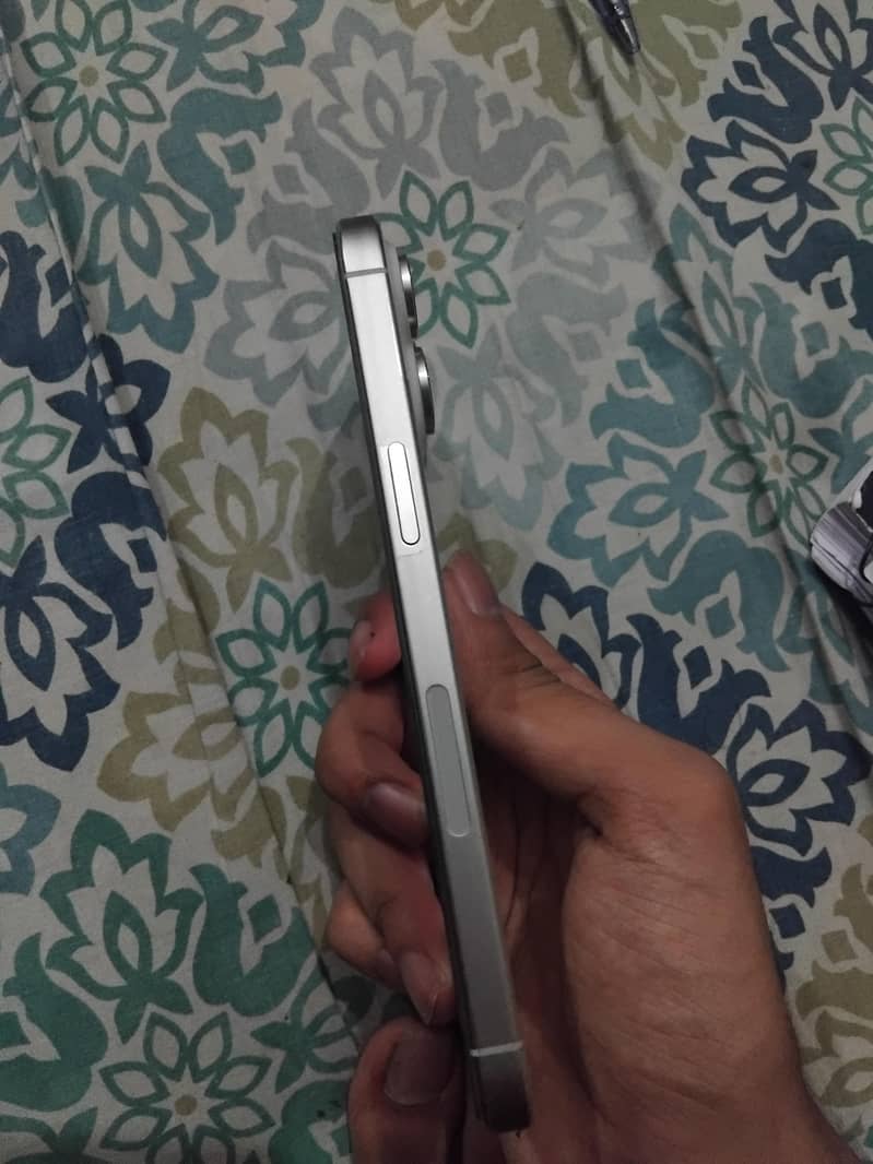 Apple iPhone 15 Pro Max 1