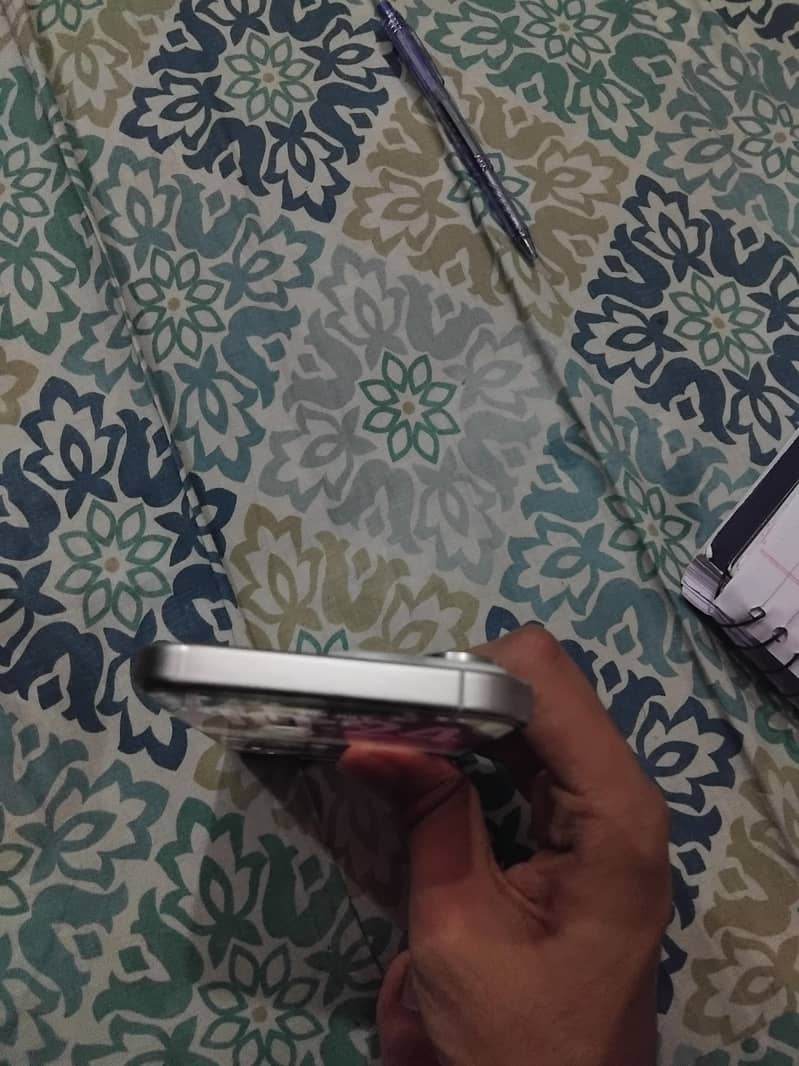 Apple iPhone 15 Pro Max 4