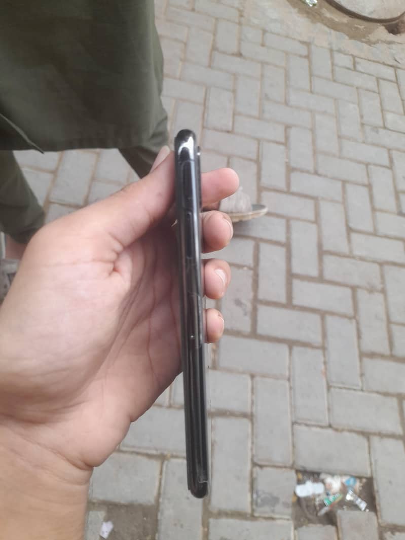 Apple iPhone X 3