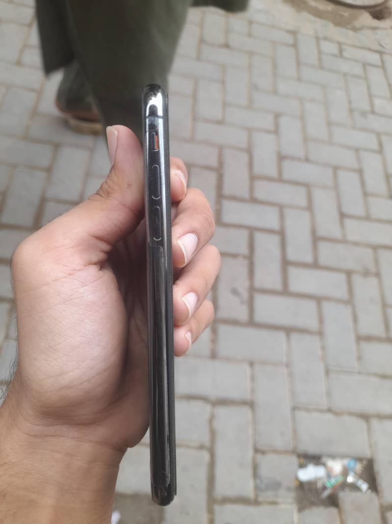 Apple iPhone X 5