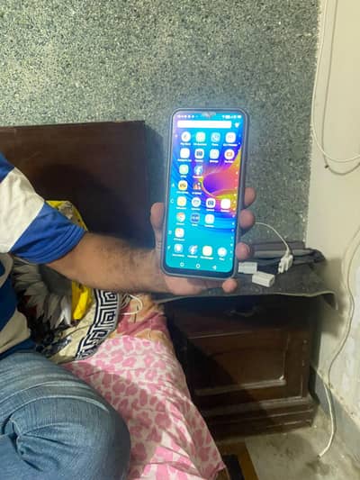 Infinix Hot 9 Play in v good condition. 03198117182