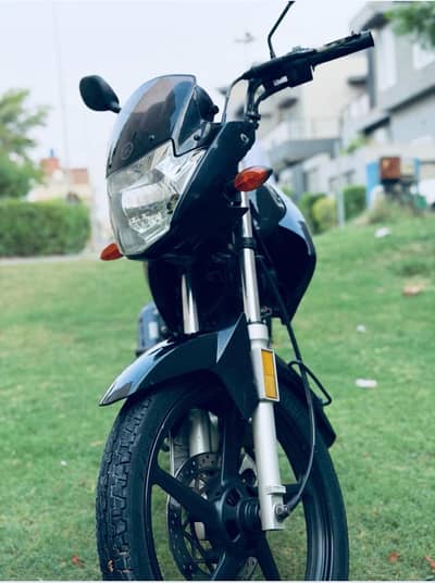 YAMAHA YBR BLACK 2022 MODEL, DRIVEN 9800 KM ONLY