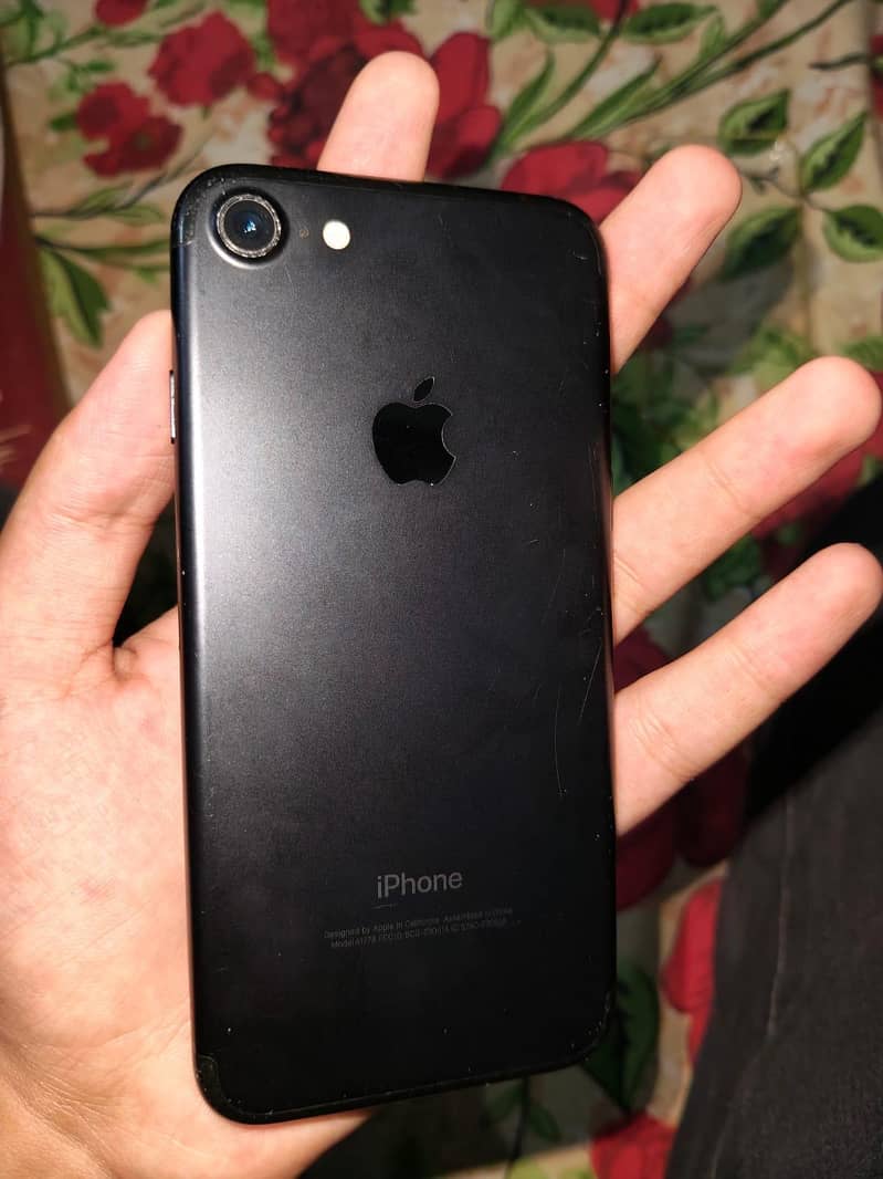 Apple iPhone 7 0