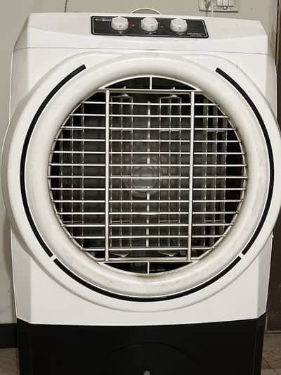 Only 1 year used Super Asia ice box cooler