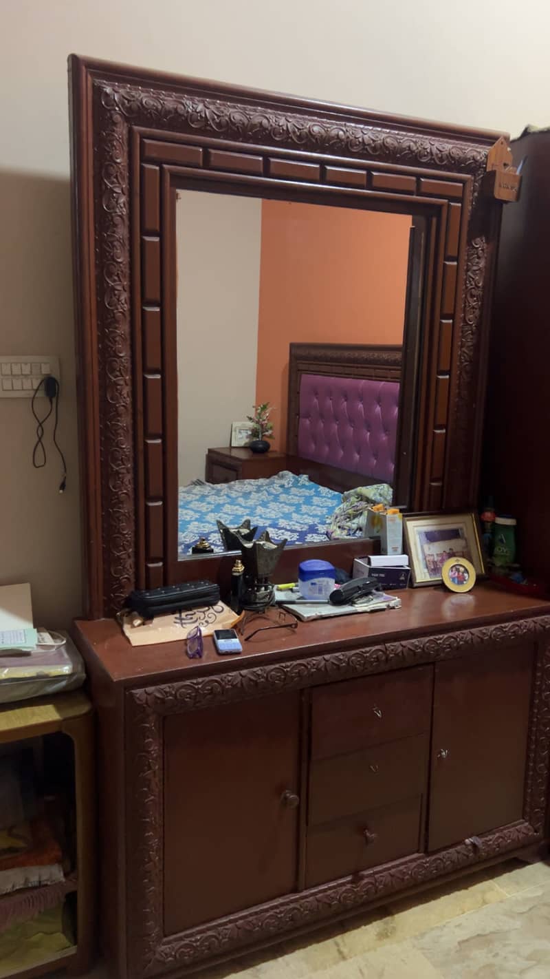 Dressing table 0