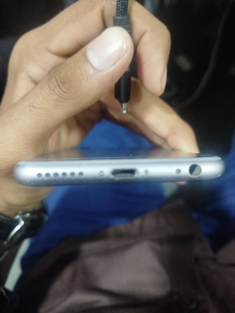 Apple iPhone 6S 4
