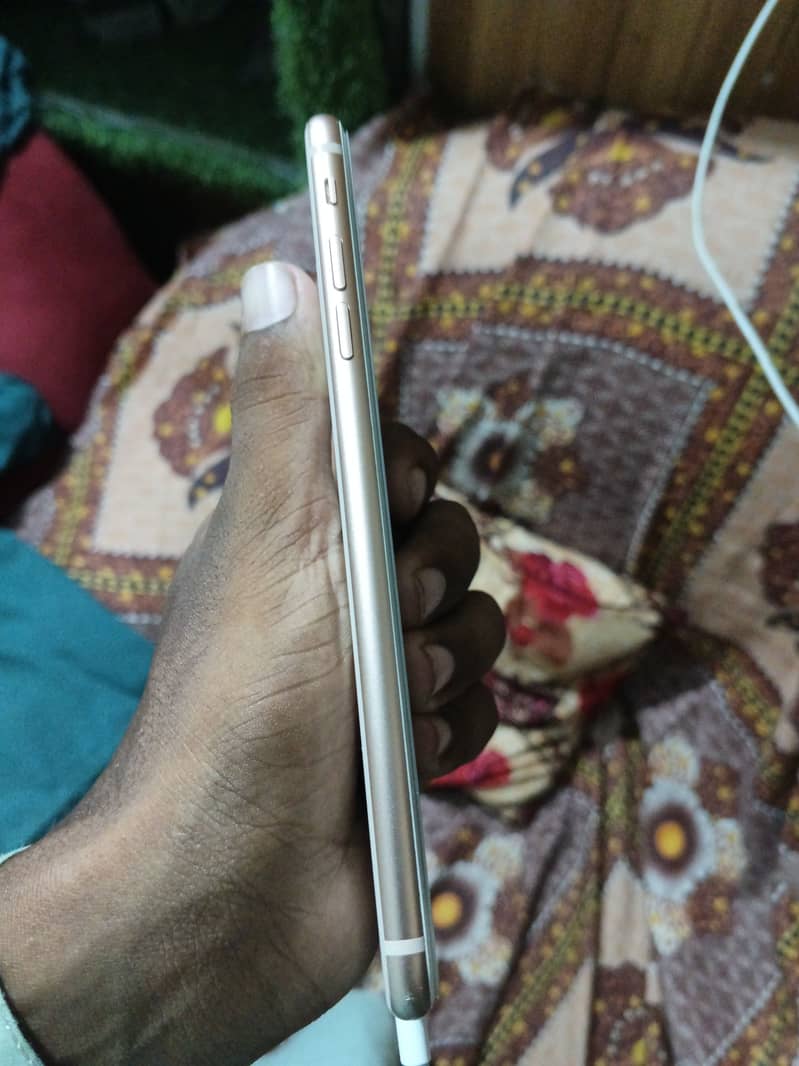 Apple iPhone 8 Plus 4