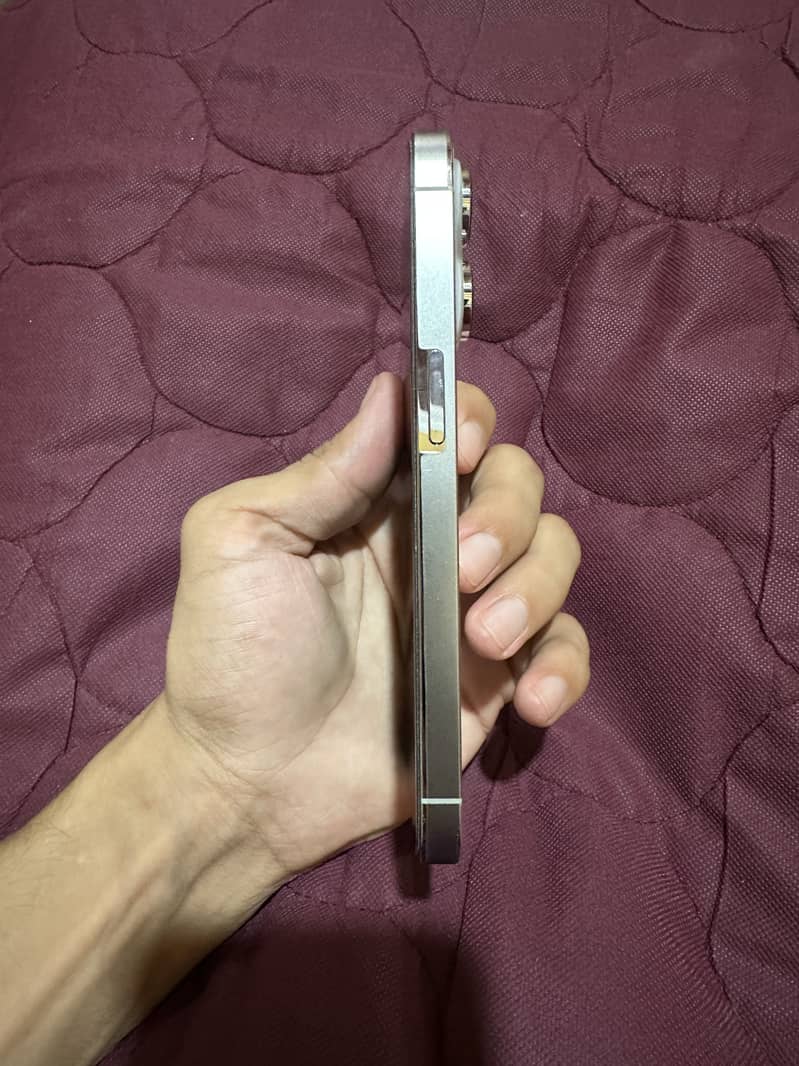 Apple iPhone 14 Pro 0