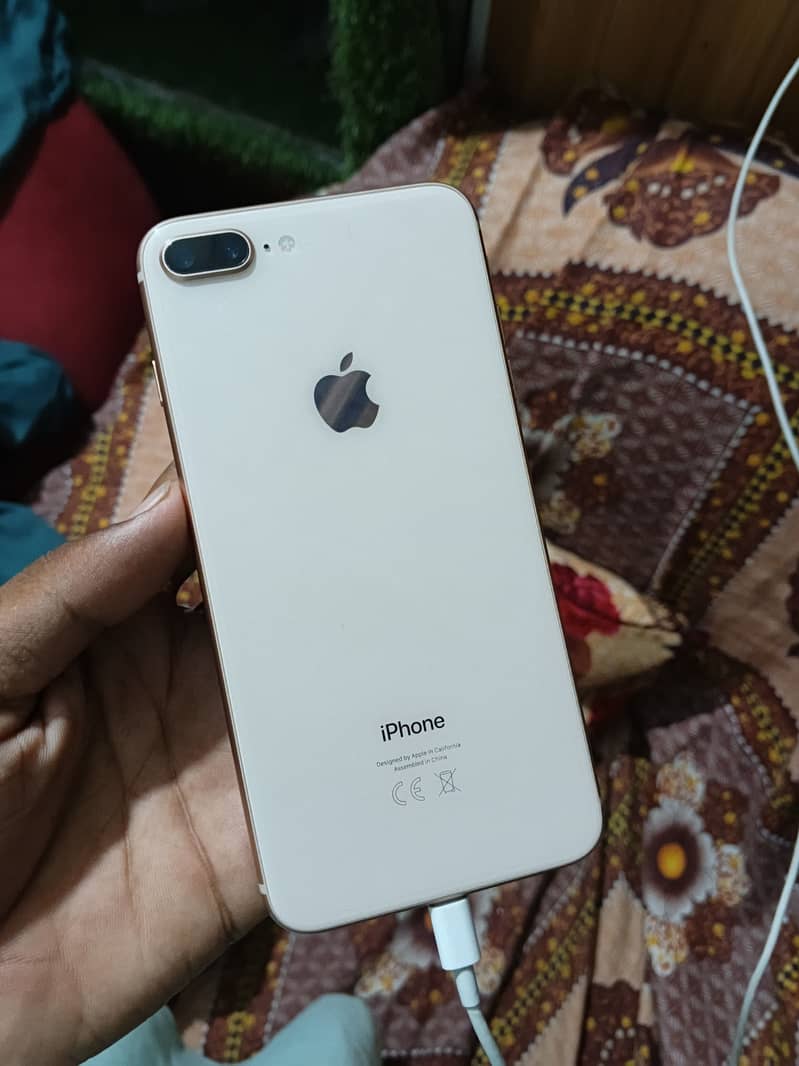 Apple iPhone 8 Plus 3