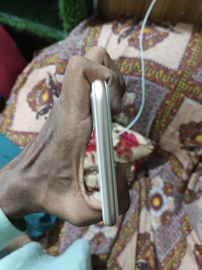 Apple iPhone 8 Plus 5