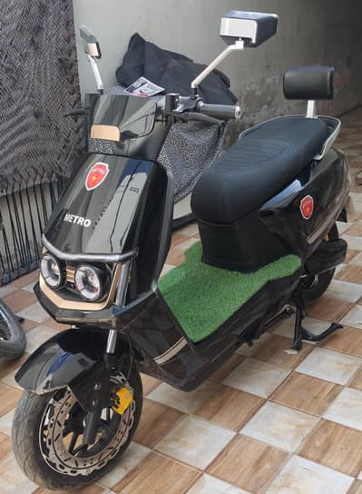 Metro M6 Lithium portable battery Only 191 KM use.
