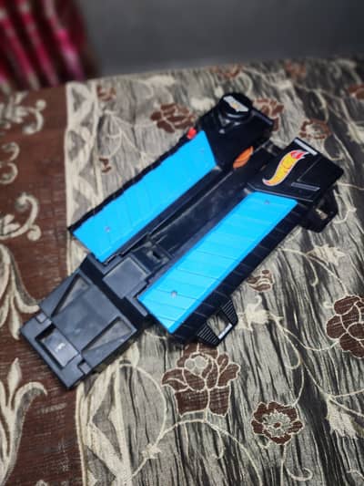 hot wheels luncher