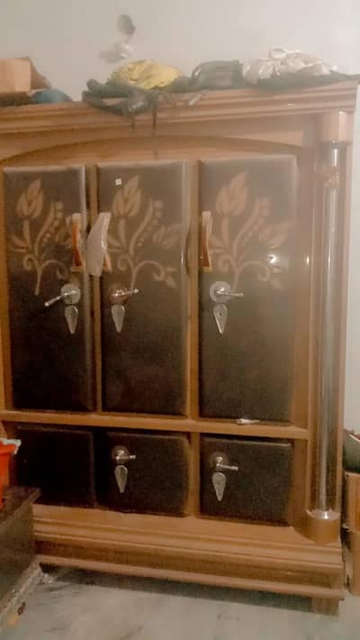 Iron Almirah 3 doors vv strong excellent condition
