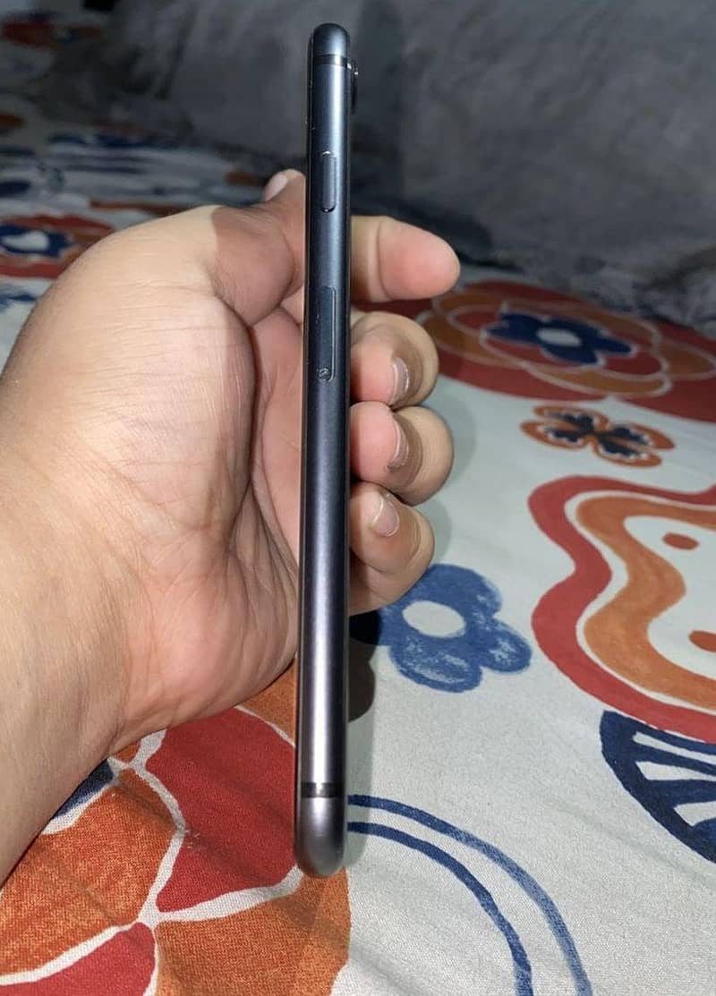 Apple iPhone 8 1