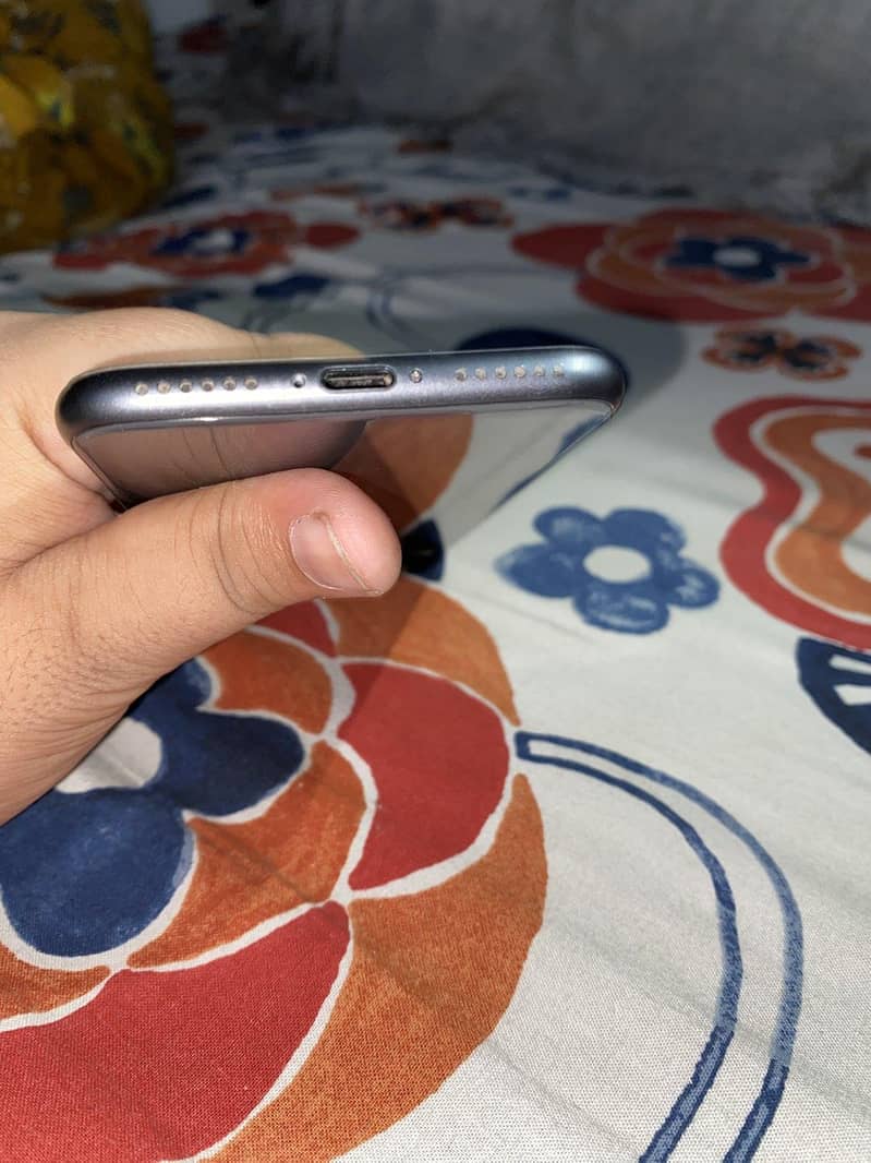 Apple iPhone 8 6