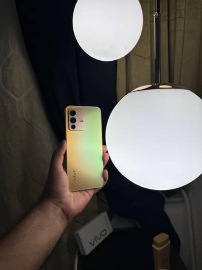 Vivo V23 | 5G | 12Gb + 8 gb +256gb