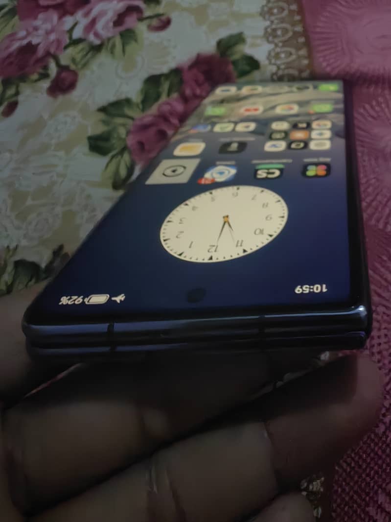 Honor Magic V2 6