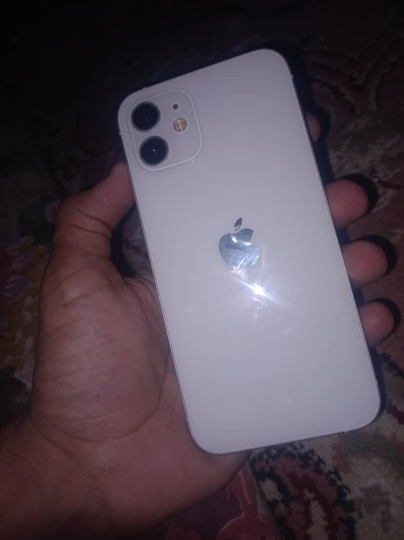 Apple iPhone 12 4