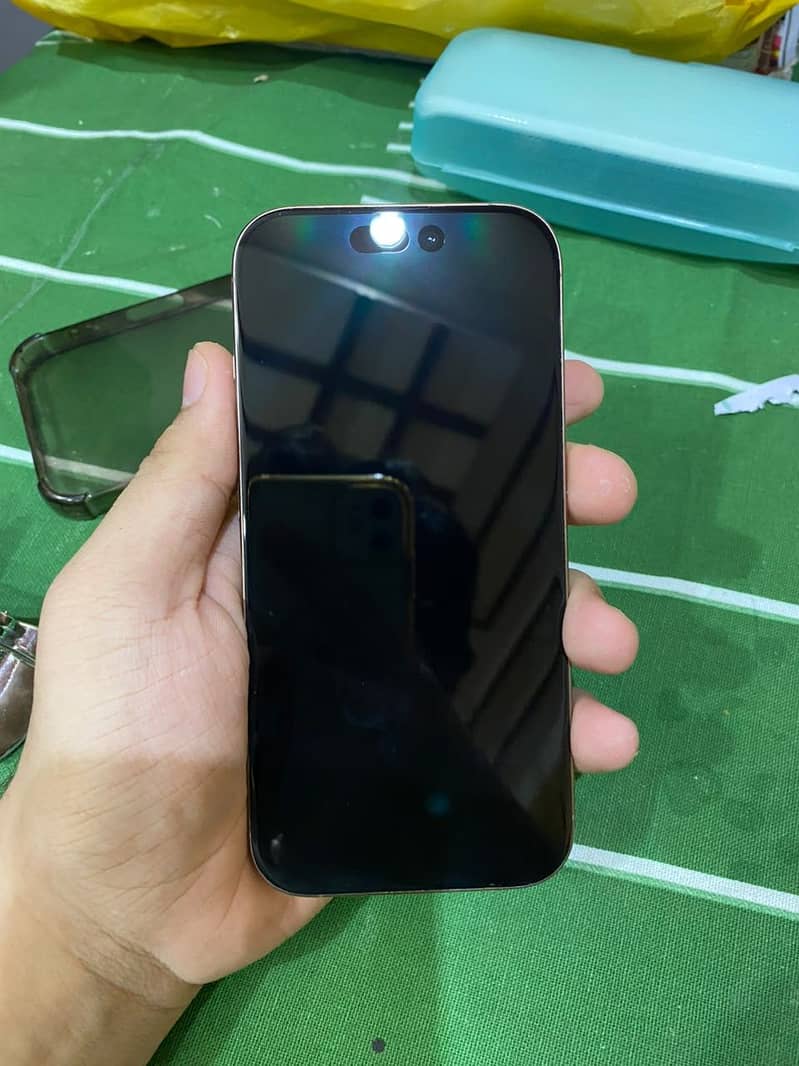 iPhone 16 pro 1