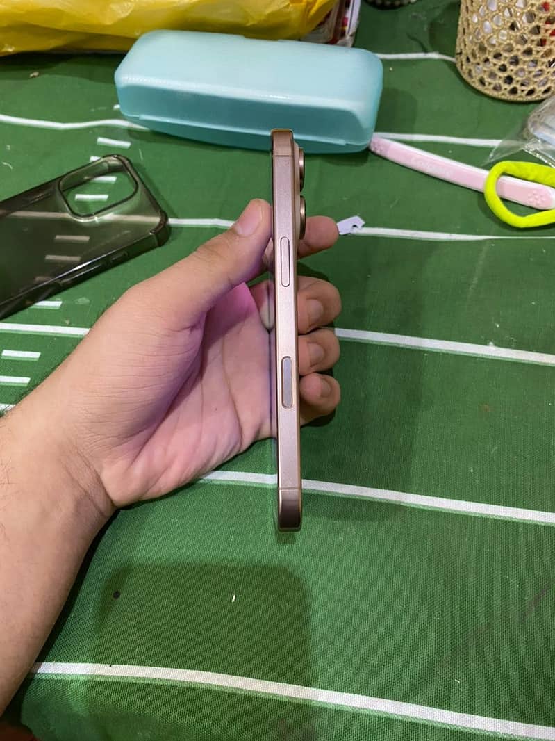 iPhone 16 pro 3