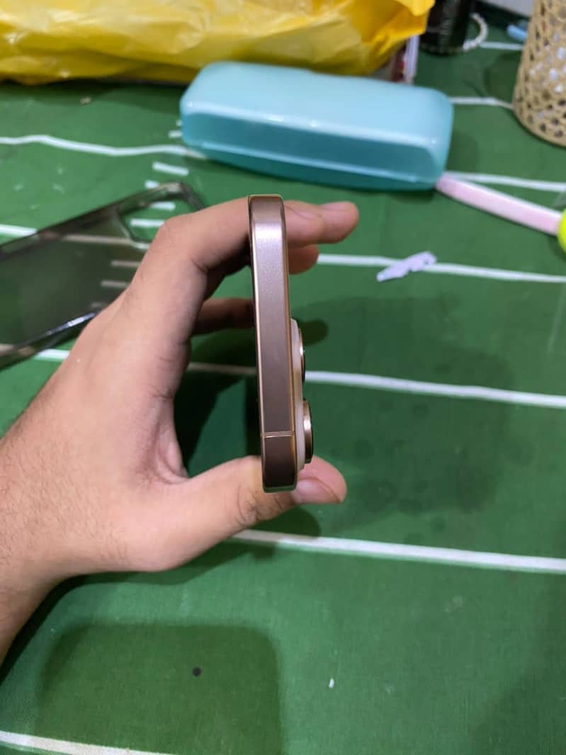 iPhone 16 pro 5