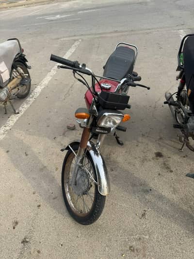 cg 125 very less used . urgent sale.