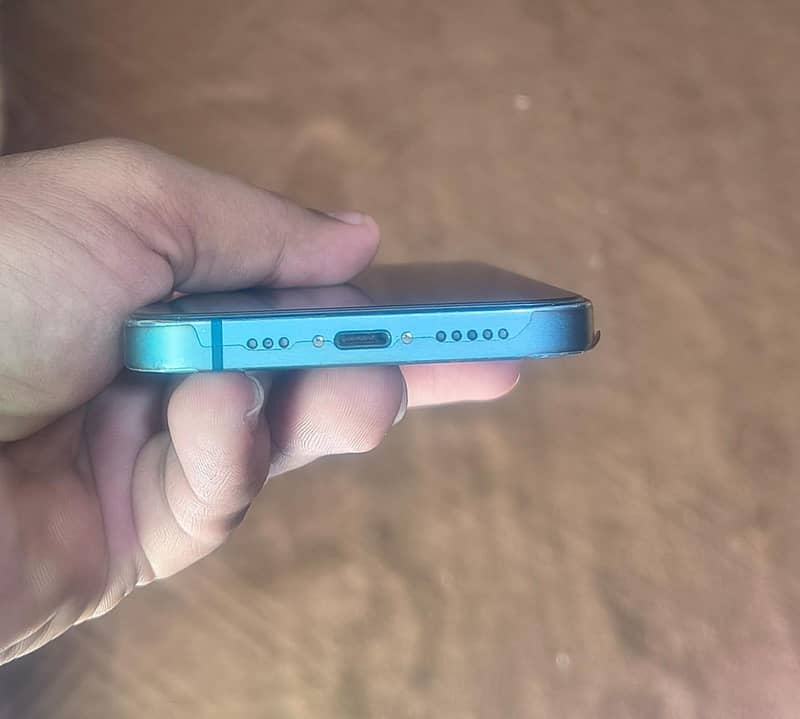 iPhone 13 0