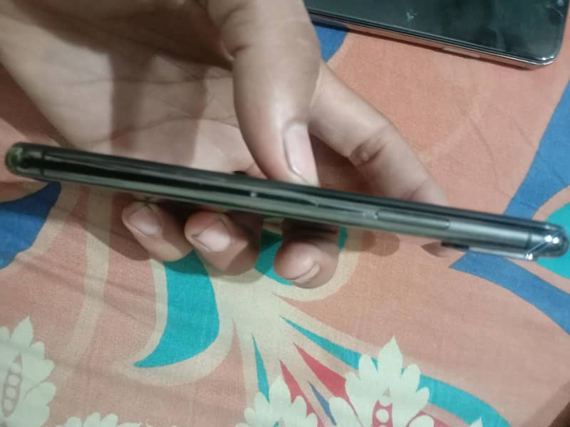 Apple iPhone X 3