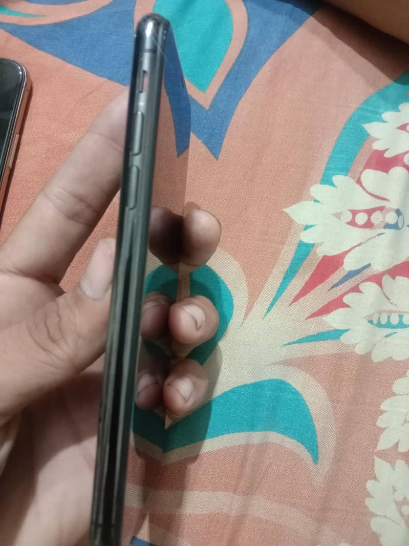 Apple iPhone X 5