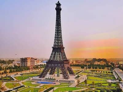 10 Marla Builder Location Plot Available For Sale In Bahria Town Lahore.
