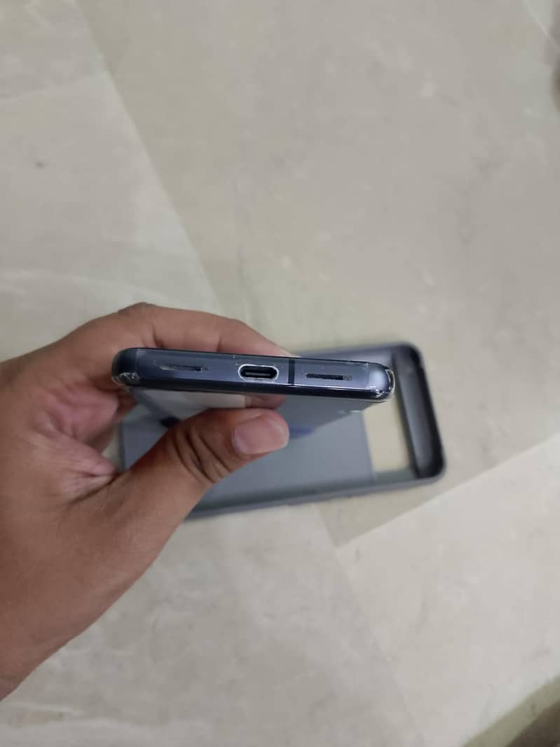 Google Pixel 8 4