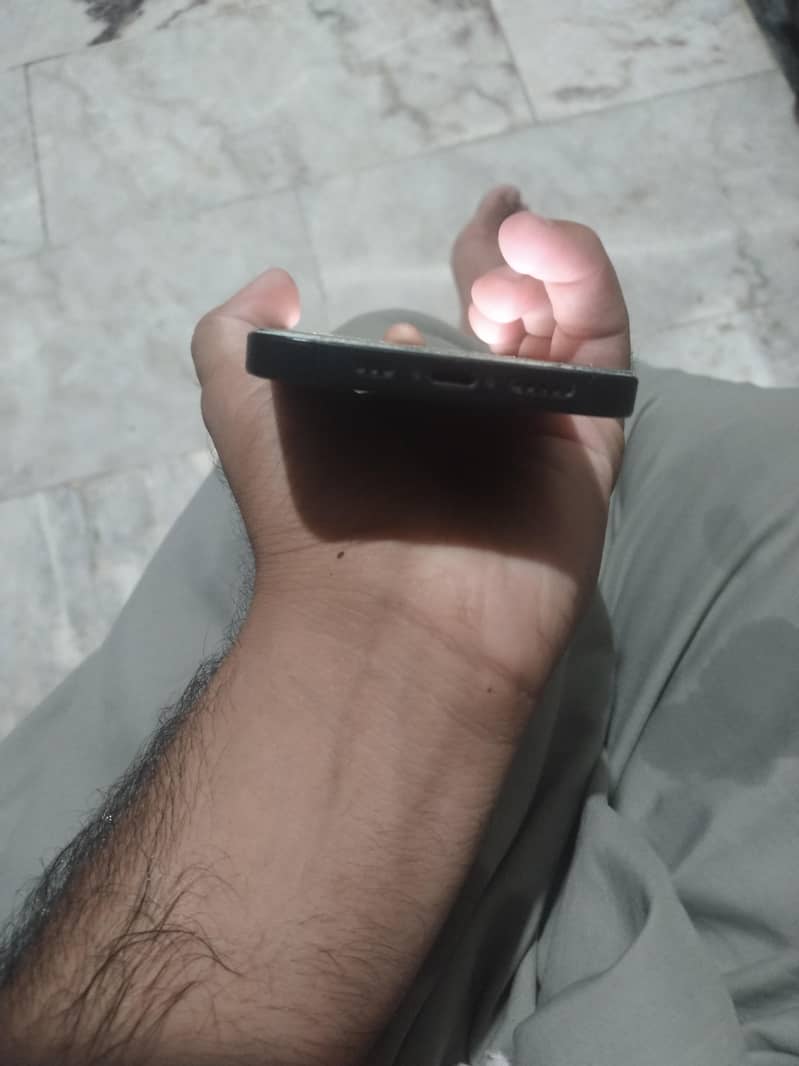 Apple iPhone 13 4