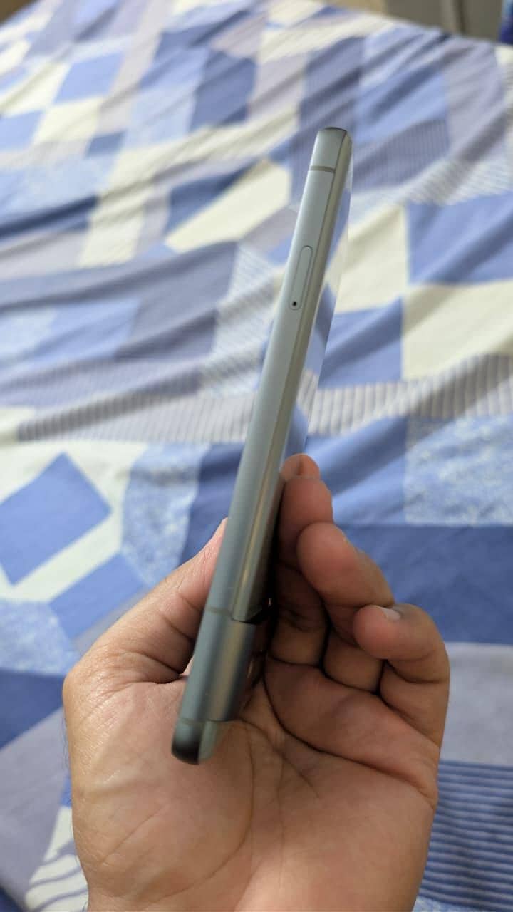 Google Pixel 8 4