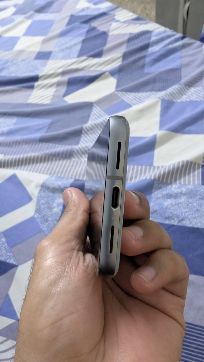 Google Pixel 8 6
