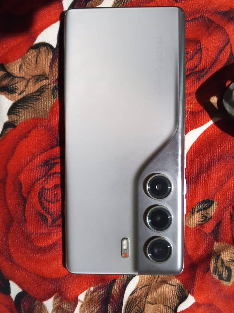 Tecno CAMON 40 Pro 0
