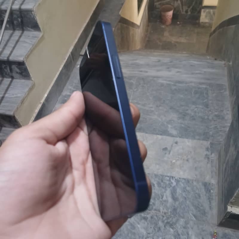 Apple iPhone 12 mini 1