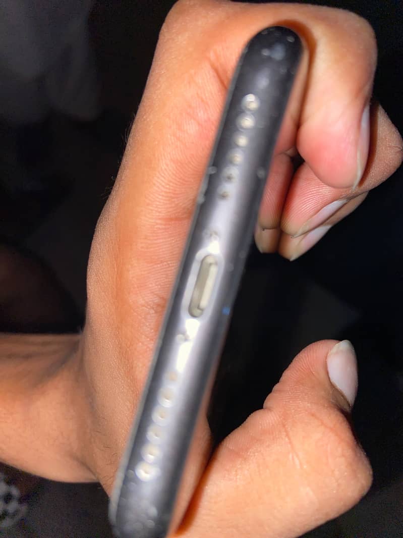 Apple iPhone 11 3