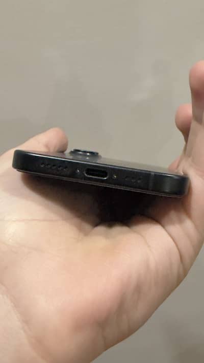 Apple iPhone 16