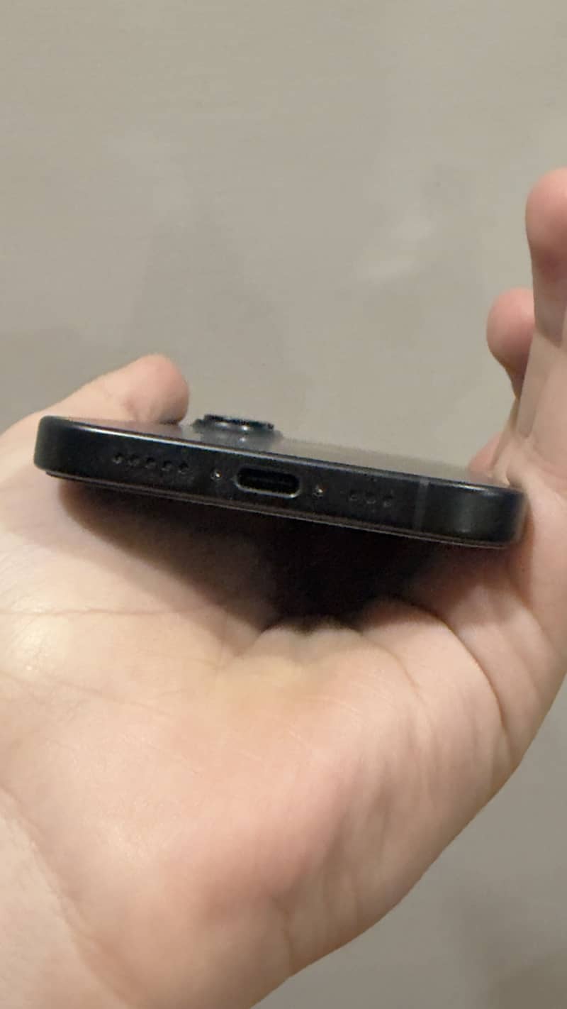 Apple iPhone 16 0