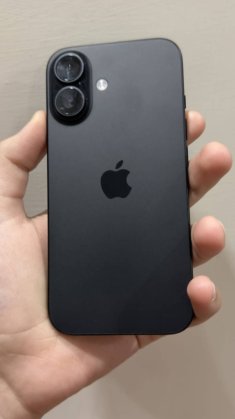 Apple iPhone 16 2