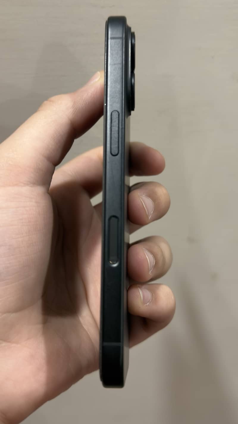 Apple iPhone 16 4