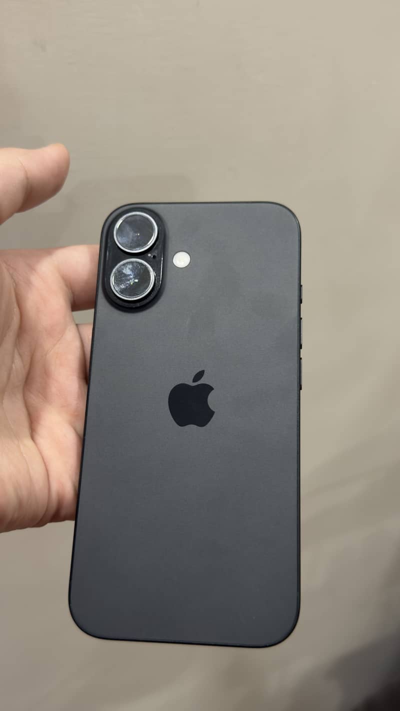 Apple iPhone 16 5