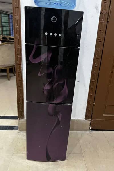 Pel water dispenser