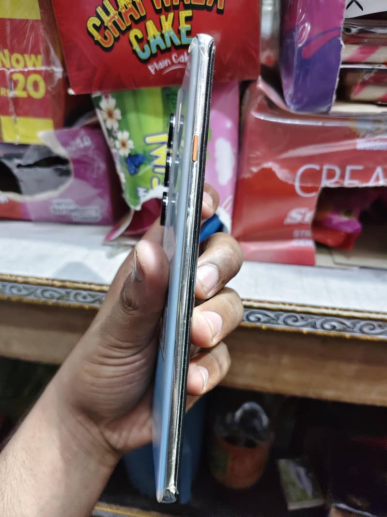 Tecno CAMON 40 Pro 1