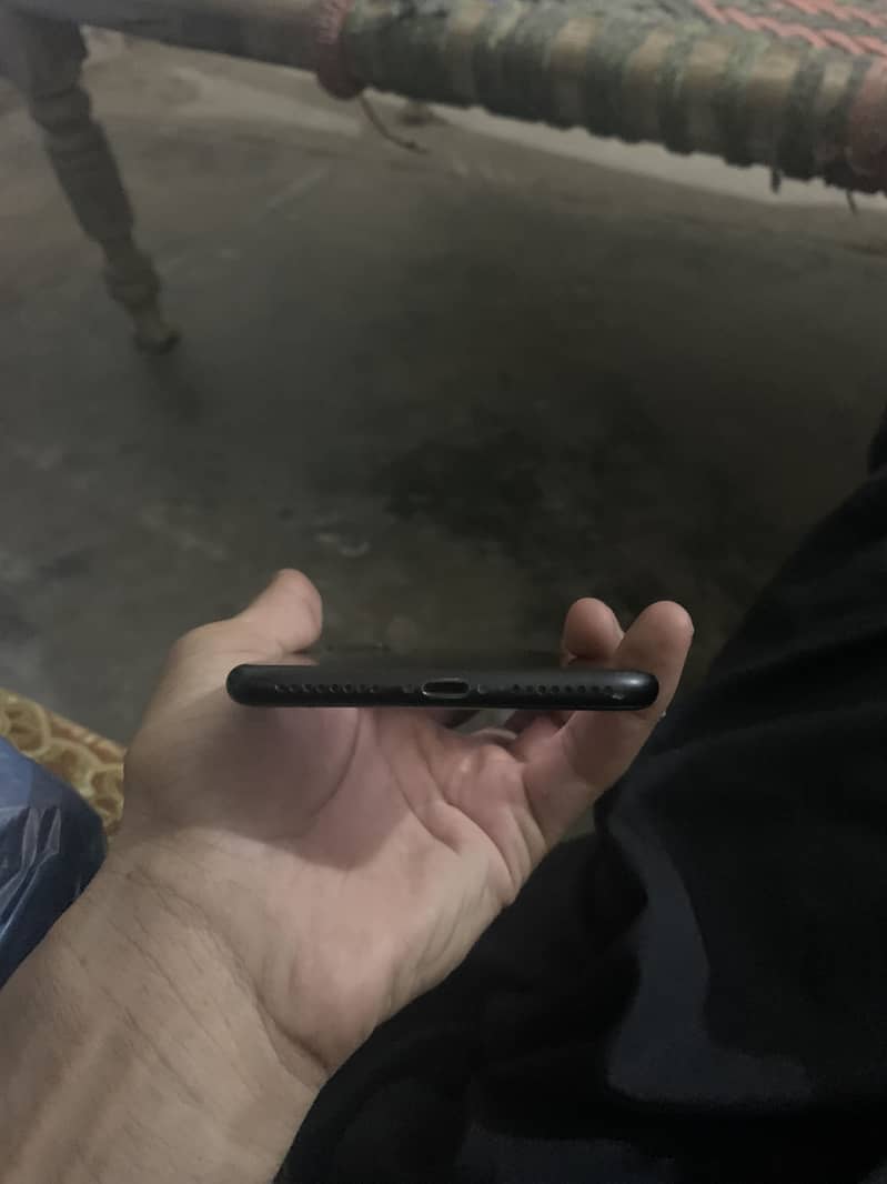 Apple iPhone 7 Plus 0