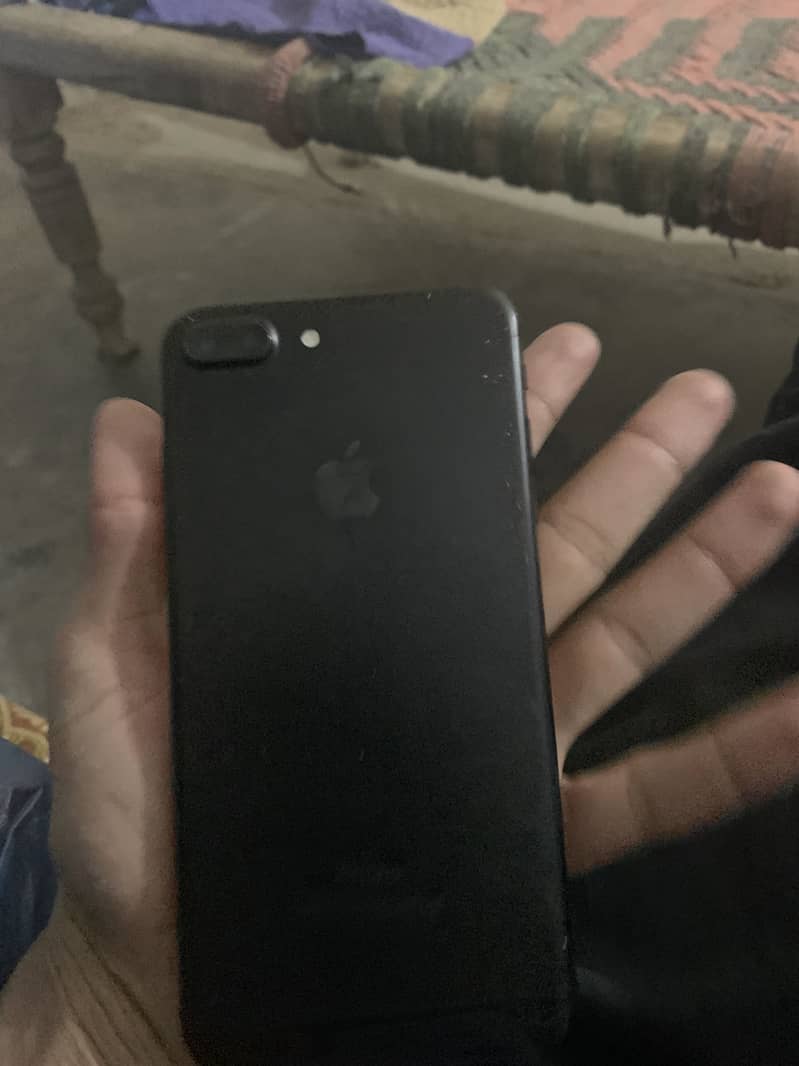 Apple iPhone 7 Plus 6