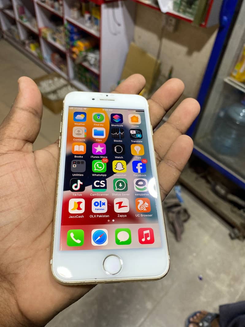 Apple iPhone 7 1