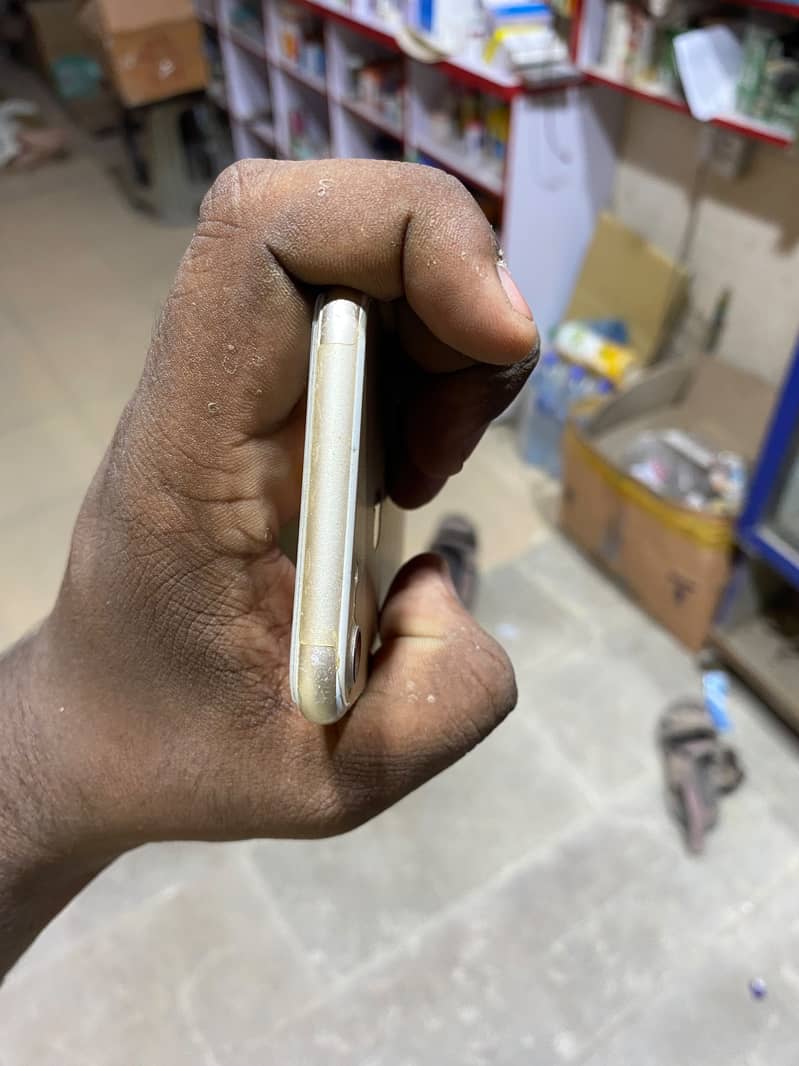 Apple iPhone 7 2