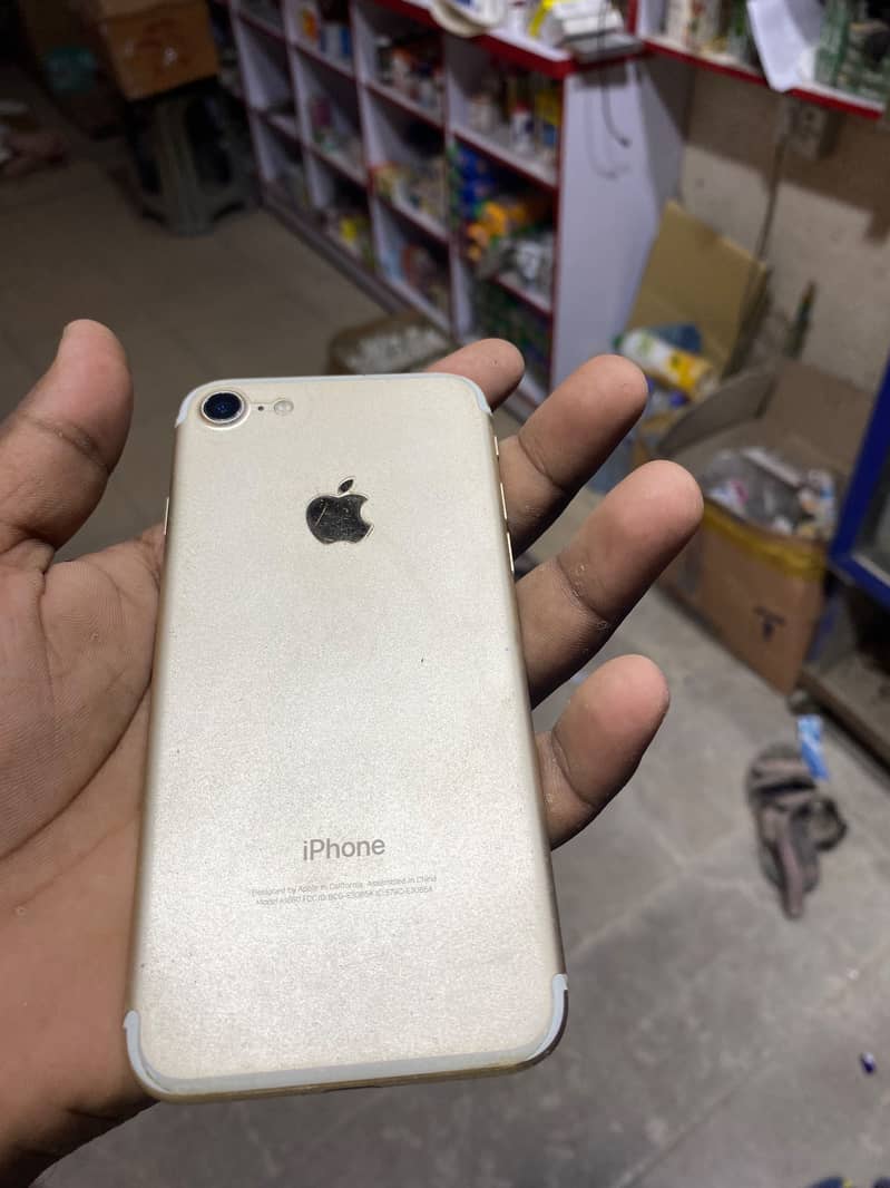 Apple iPhone 7 4